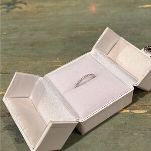 14k white gold diamond ring